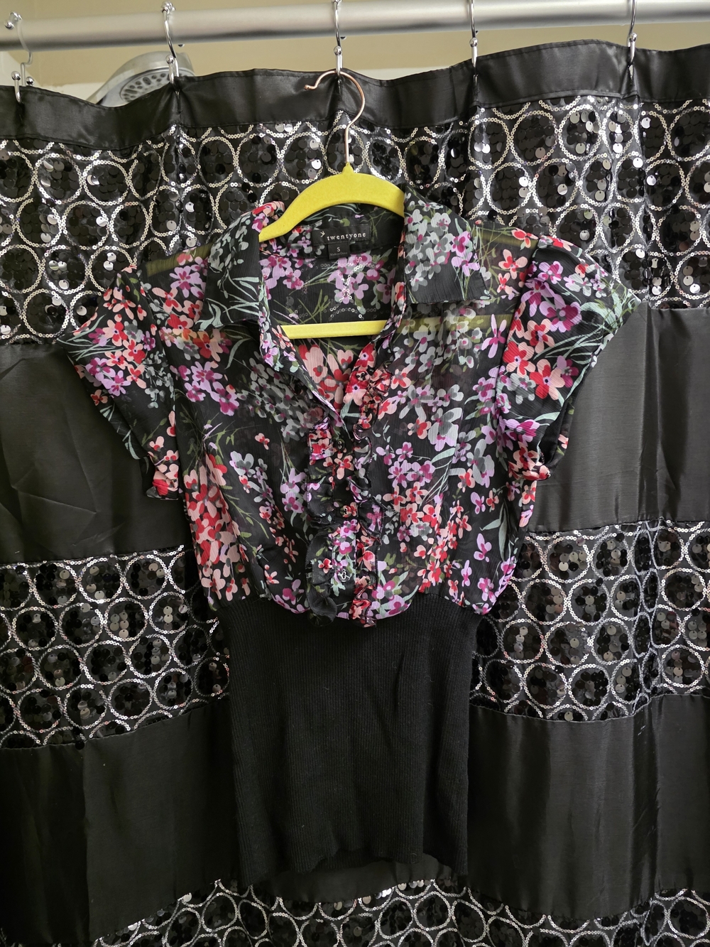 Wren & Ivy Black Floral Ruffle-Front Blouse